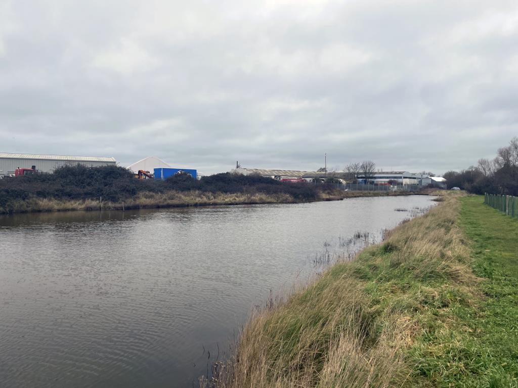 Lot: 103 - RIVERBED AND FORESHORE EXTENDING TO 1.67 ACRES - View of western section of River Swale